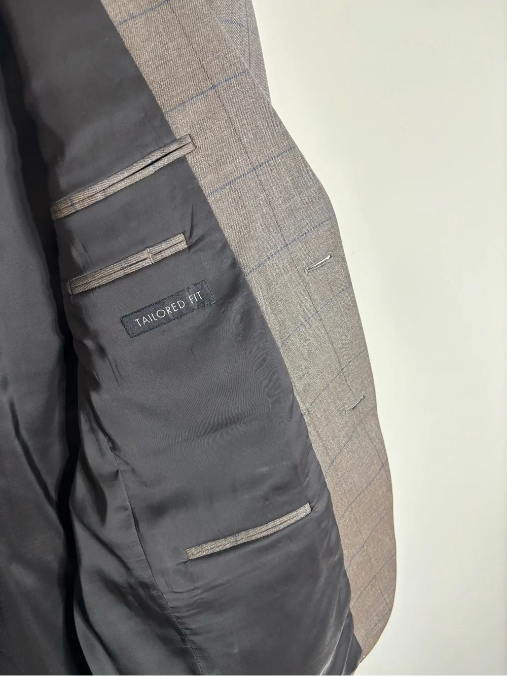 Jos A Bank Traveler Blazer Jacket Mens 40L Tailored Fit Grey Windowpane Wool